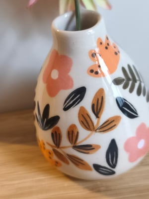 Image of    Petit vase  petites fleurs roses