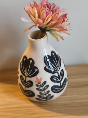 Image of  Petit vase  petites fleur noire