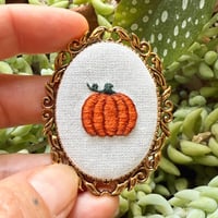 Image 8 of Broche citrouille 🎃