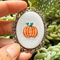 Image 9 of Broche citrouille 🎃