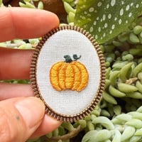 Image 11 of Broche citrouille 🎃
