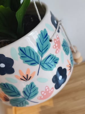 Image of    Pot suspendu petite fleur bleue 