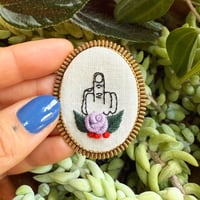 Broche doigt d'honneur #7