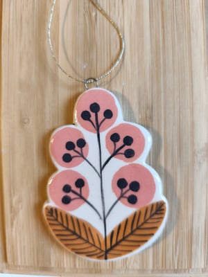 Image of     Suspension fleur rose noire