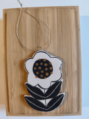 Image of     Suspension fleur blanche 