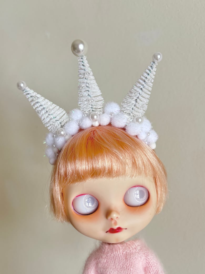 Image of Snowy Christmas Trees Tiara Headband in White for Blythe Dolls 