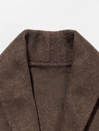 Image 5 of SKYNLYDRESS - Manteau court thermique en peluche à manches longues et nœud à la taille