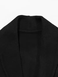 Image 8 of SKYNLYDRESS - Manteau court thermique en peluche à manches longues et nœud à la taille