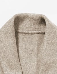 Image 11 of SKYNLYDRESS - Manteau court thermique en peluche à manches longues et nœud à la taille