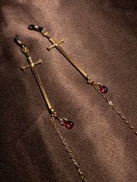 Image 3 of Draw Blood Glasses Chain Gold