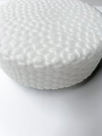 Image 7 of PLAFÓN BLANCO CON DIBUJO EN RELIEVE, AÑOS 60