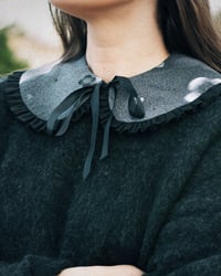 Image 1 of Detachable collar with "les fleurs en mouvement" print