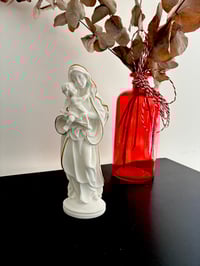 Image 1 of STATUE VIERGE À L’ENFANT