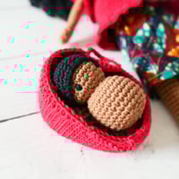 Image 3 of Kit crochet Ma Poupée Awa (version rouge Bordeaux)