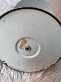 Image 8 of LÁMPARA DE MESA CON PANTALLA CROMADA, AÑOS 60