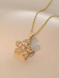 Image 4 of BIJOUX - Collier de mode pour femmes rotatif en forme de fleur de prune en cuivre et zircone 