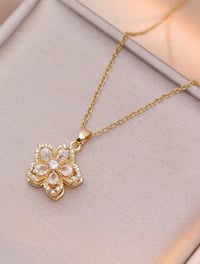 Image 5 of BIJOUX - Collier de mode pour femmes rotatif en forme de fleur de prune en cuivre et zircone 