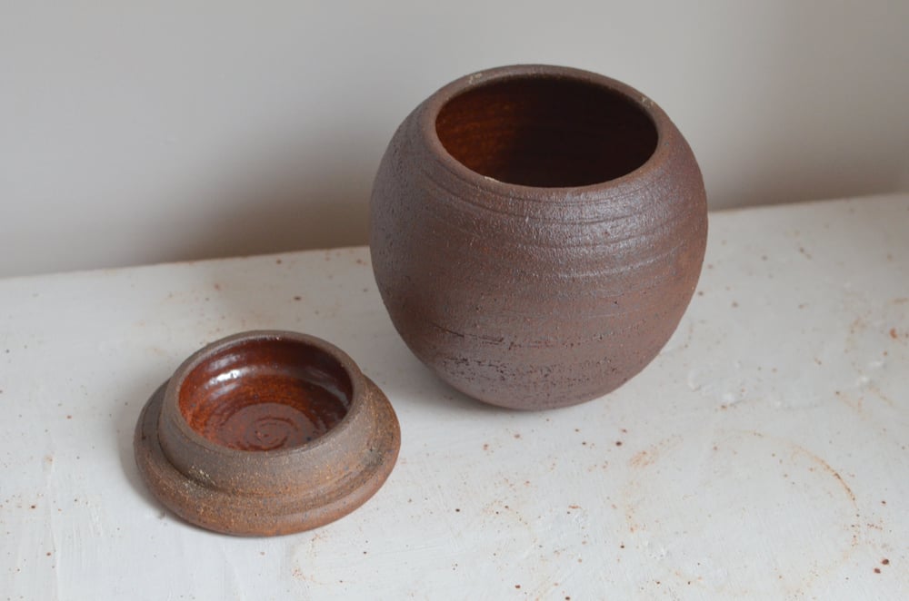 Image of Round store jar, unglazed