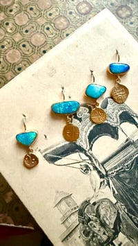 Image 3 of Boucles à l’unité opales bleues 