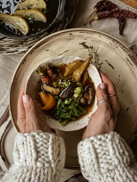 Image 4 of Festive, Nourished, Loved - Gotowanie z Czułością Przewodnik na Zimowe Chwile