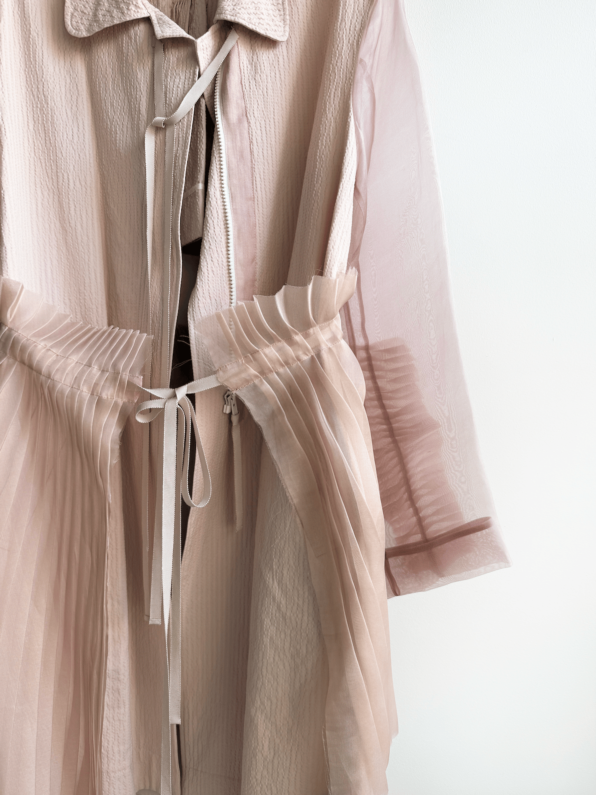 Prototype-bi-fabric pleated back overcoat