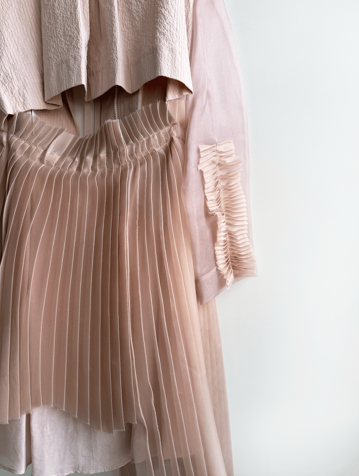 Prototype-bi-fabric pleated back overcoat