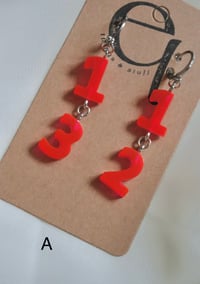 Image 2 of (glow in the dark) statement buchstabenohrringe