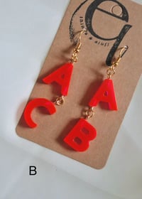 Image 3 of (glow in the dark) statement buchstabenohrringe