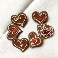 Image 1 of Broche coeur de pain d'épices