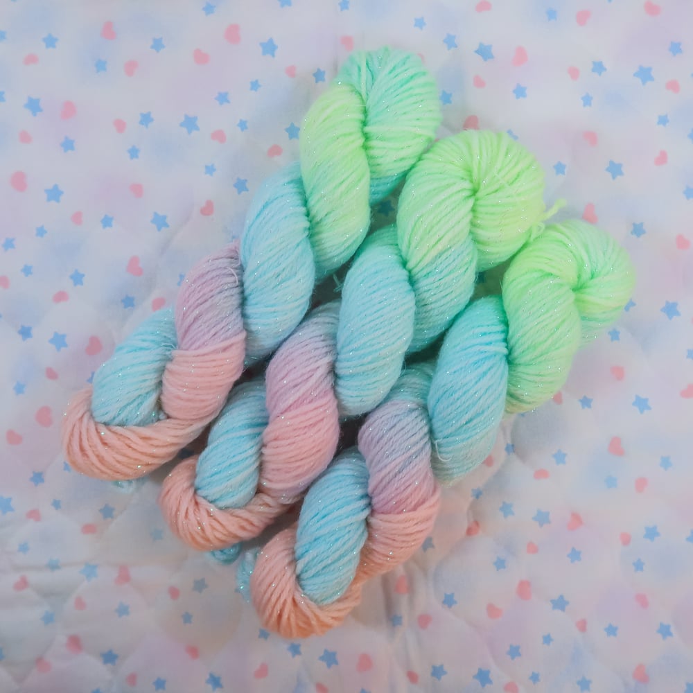 Iridescent Yarn: Starflower