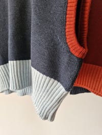 Image 2 of "JANE" VEST_100% EXTRAFINE MERINO dark indigo PLANT DYED