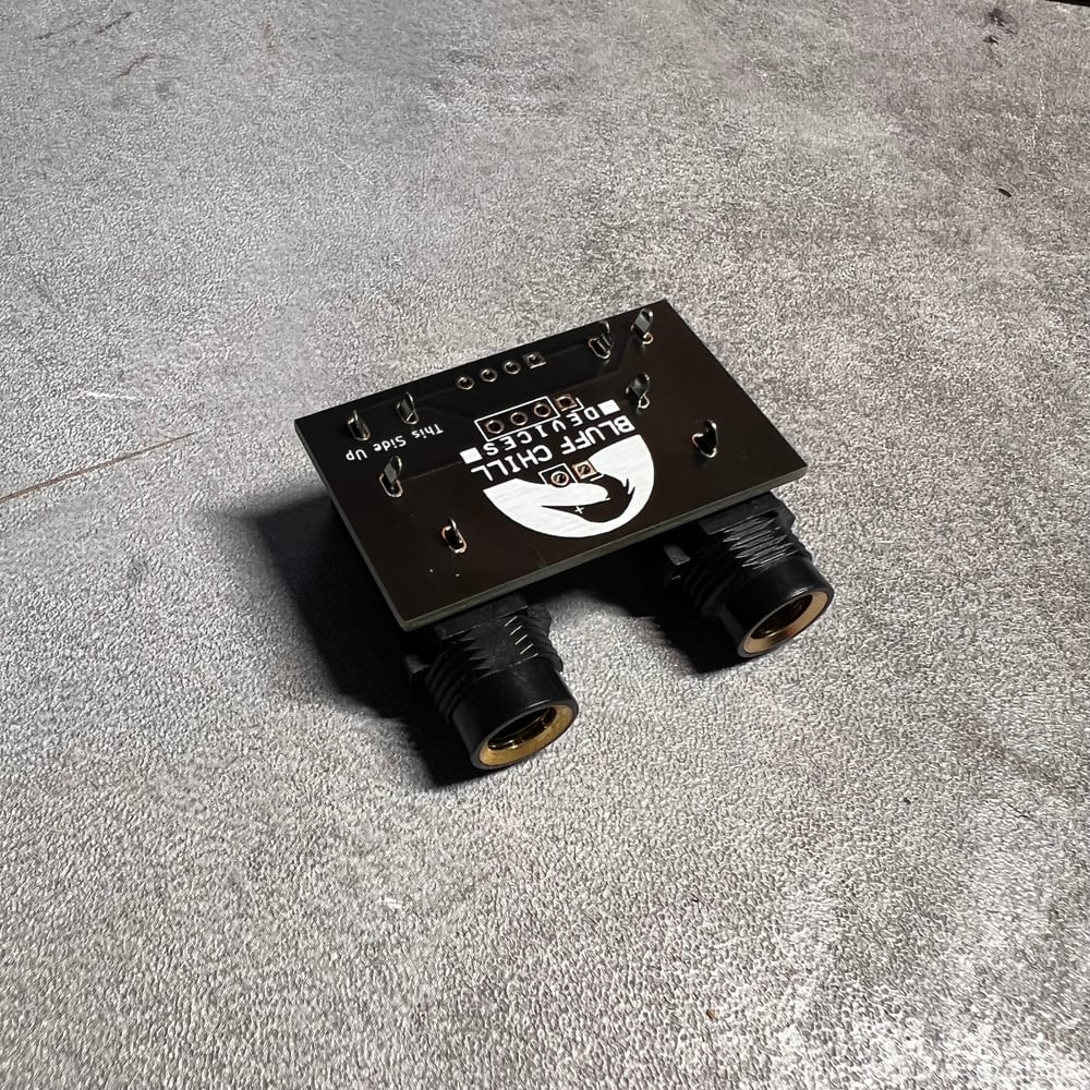 Top-mounted IO board with jack sockets