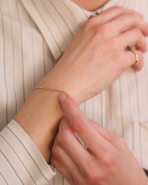 Image of 9ct gold faceted chain bracelet