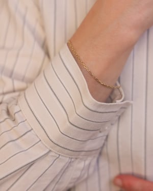 Image of 9ct gold faceted chain bracelet