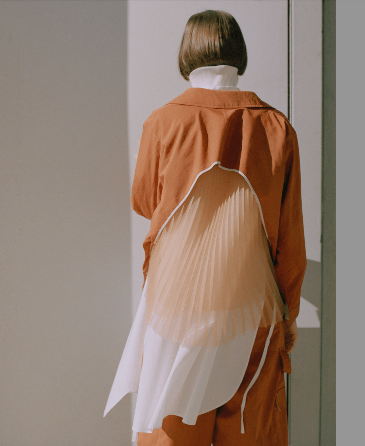 Prototype-artisanal dyed back pleated jacket