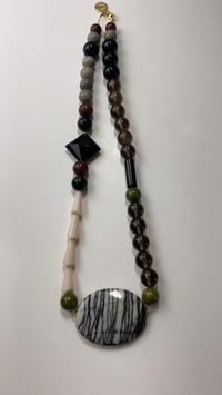 Image 1 of COLLAR BROWN STONE
