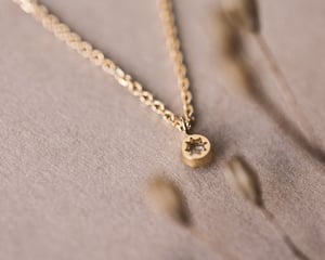 Image of 18ct yellow gold 3.0mm rose-cut diamond necklace - Milled edge setting 