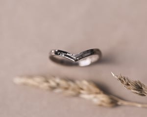 Image of 18ct White Gold 2mm Pressed flower wishbone ring