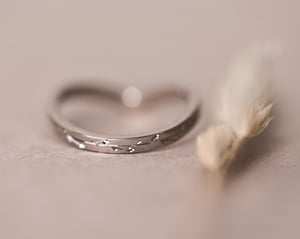 Image of 18ct White Gold 2mm Pressed flower wishbone ring