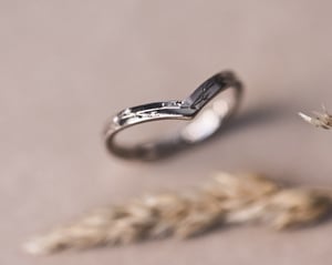Image of 18ct White Gold 2mm Pressed flower wishbone ring