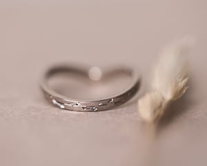 Image of 18ct White Gold 2mm Pressed flower wishbone ring