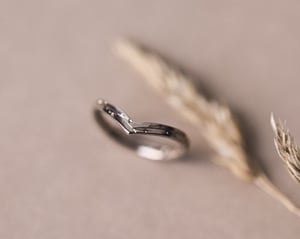 Image of 18ct White Gold 2mm Pressed flower wishbone ring