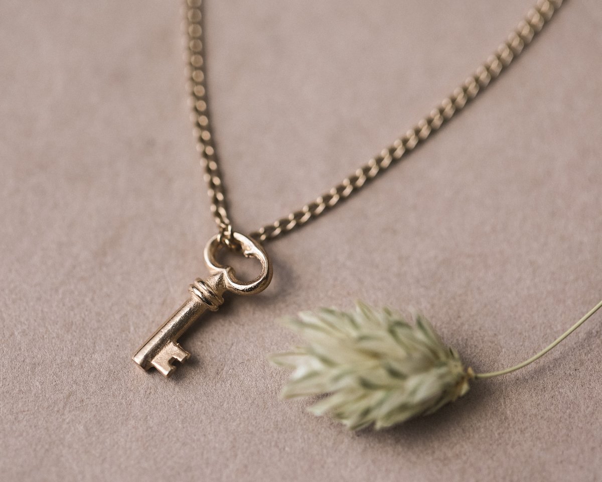 Image of *SAMPLE SALE - was £215.00* 9ct gold, Tiny key bracelet