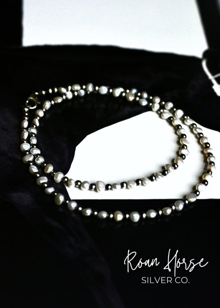 Image of Gold pearl necklace