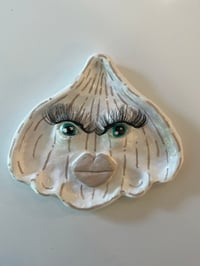 Image 2 of Garlic face