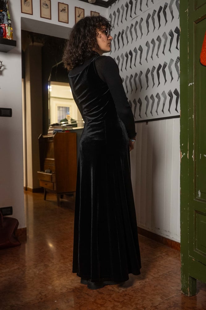Image of Abito nero in velluto lungo