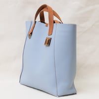 Image 4 of Twin-handled Tote in pebbled sky