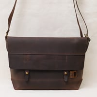 Image 1 of Classic Messenger Medium in vintage dark reddish brown