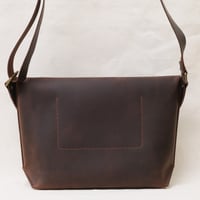Image 4 of Classic Messenger Medium in vintage dark reddish brown