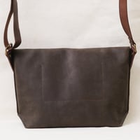 Image 3 of Classic Messenger Medium in dark chocolate